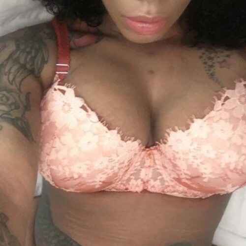 “Une meuf noire pour du concret”